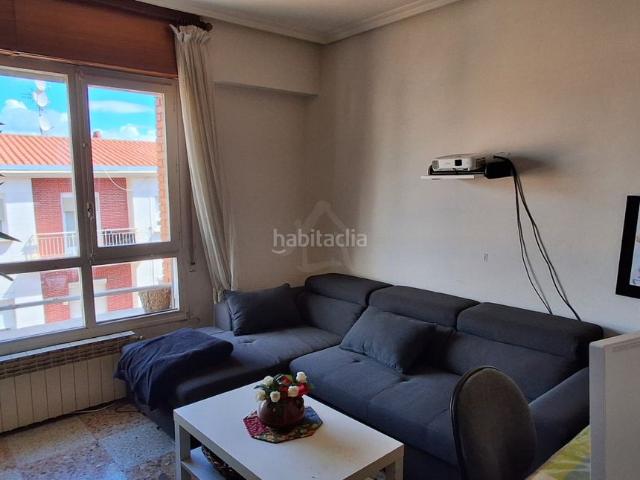 Piso en venta en Logroño, Oeste. Piso de tres habitaciones y un baño. Es un cuarto sin ascensor con muchísima luz. Tienes calefacción individual de gas. Es una. Pisos.