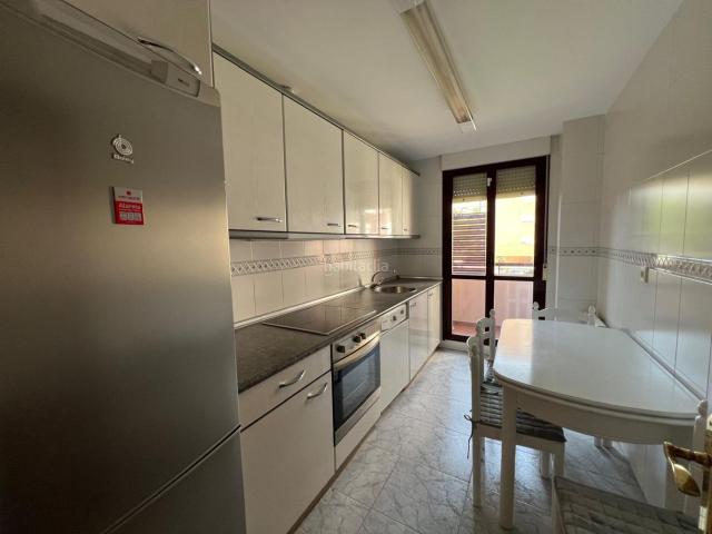 Piso en venta en Logroño, Cascajos Piqueras. OCASION Y NOVEDAD EN ESTAMBRERA 3 HABITACIONES 2 BAÑOS GARAJE Y TRASTERO CON VENTANA VELUX. Pisos.