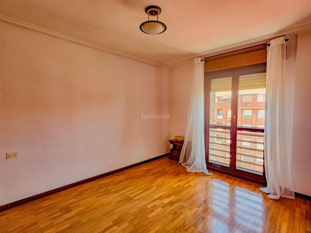 Piso en venta en Logroño, Cascajos Piqueras. Amplia vivienda de 3 dormitorios, trastero y garaje. Pisos.