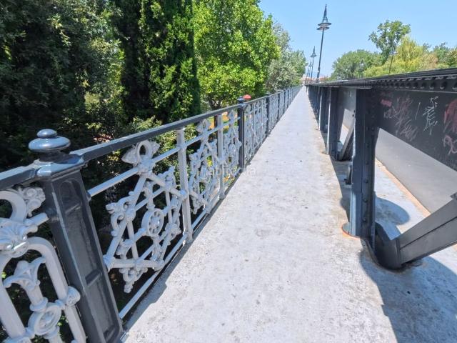 Piso en venta en Logroño, Casco Antiguo. EXCLUSIVA EN UNIRIOJA Piso con ENCANTO en el corazón de Logroño. Con una ubicación privilegiada combinando el encanto histórico c. Pisos.
