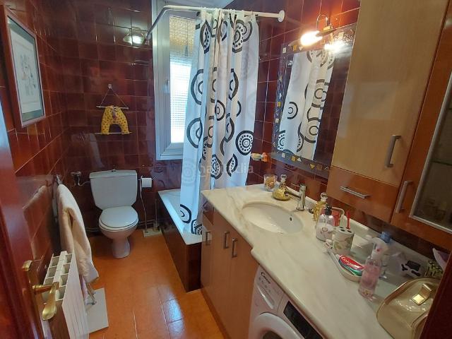 Piso en venta en Logroño, Casco Antiguo. Piso en pleno centro, en el Casco Antiguo de Logroño, muy cerca de la fuente de Murrieta de 3 dormitorios. Pisos.