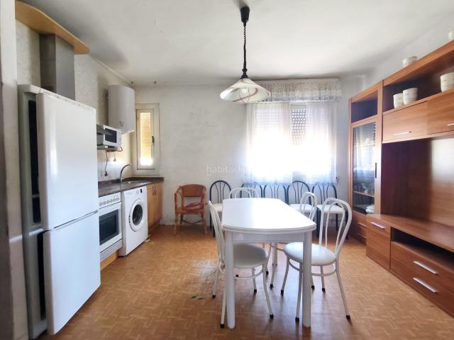 Piso en venta en Logroño, El Campillo Norte. Descubra su nuevo hogar en el corazón de Logroño! Este atractivo piso, disponible para venta, se sitúa en la codiciada zona de El. Pisos.