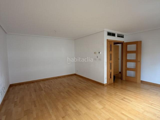 Piso en venta en Logroño, El Campillo Norte. Exclusiva Oportunidad en Logroño Espacioso Piso en El Campillo, Las Norias Presentamos una magnífica propiedad en venta ubicada en. Pisos.