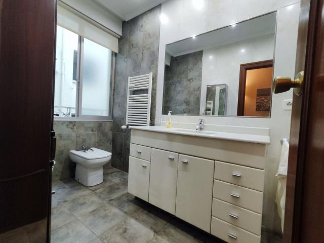 Piso en venta en Logroño, Gran Via. Buena vivienda de tres dormitorios en Duquesa de la Victoria en Logroño junto a dos buenos parques en el corazón de la ciudad. Pisos.