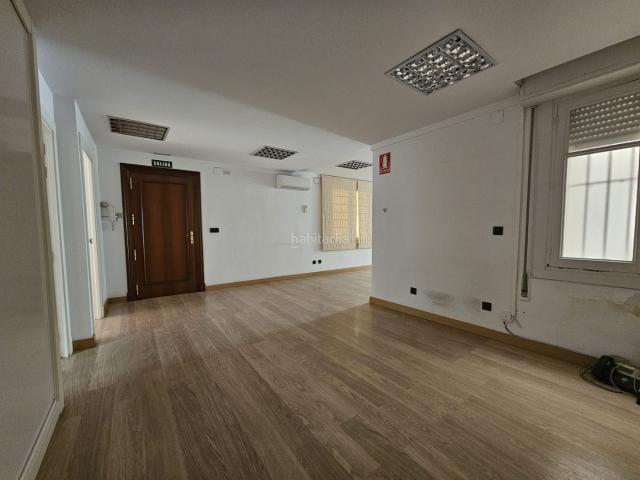 Piso en venta en Logroño, Gran Via. Exclusiva ocasión a simplemente unos metros del espolón, en las peatonales. Es una vivienda de 135 m2 útiles, vivienda a actualiza. Pisos.