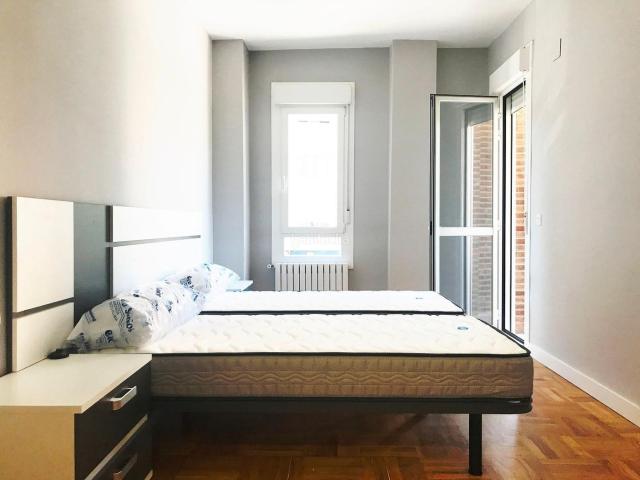 Piso en venta en Logroño, Juzgados. Riex presenta este magnífico piso para entrar a vivir en la calle Huesca. Vistas al Parque del semillero ideal para familias. Disp. Pisos.