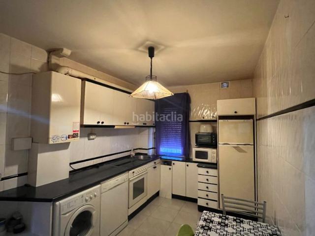 Piso en venta en Logroño, Jesuitas. Ocasión en la plaza virgen de la espereanza para entrar a vivir, completamente amueblado, 80m2, salón, cocina equipada, 2 habitaci. Pisos.