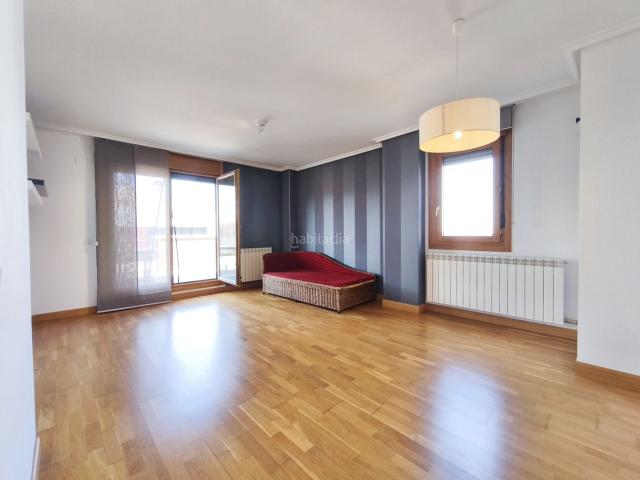 Piso en venta en Logroño, La Cava Fardachón. Atico en venta en Logroño. Pisos.