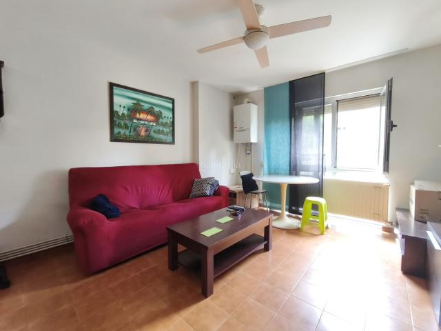 Piso en venta en Logroño, La Portalada Varea. Se presenta una oportunidad única de adquirir un acogedor piso en la encantadora zona de Varea, en la ciudad de Logroño. Esta prop. Pisos.