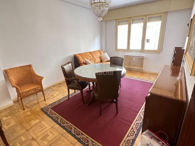 Piso en venta en Logroño, Residencia. ¡Oportunidad en el centro! Se vende piso en la calle Duquesa de la Victoria, a tan solo dos minutos del Espolón. La vivienda cuent. Pisos.