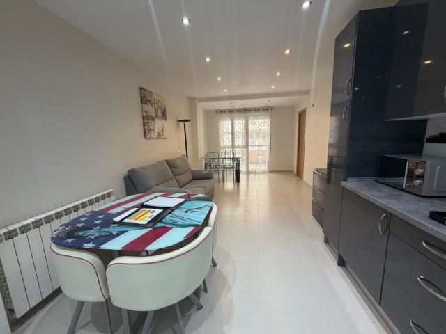 Piso en venta en Logroño, Residencia. Piso exclusivo reformado con 5 habitaciones, patio y terraza!. Pisos.