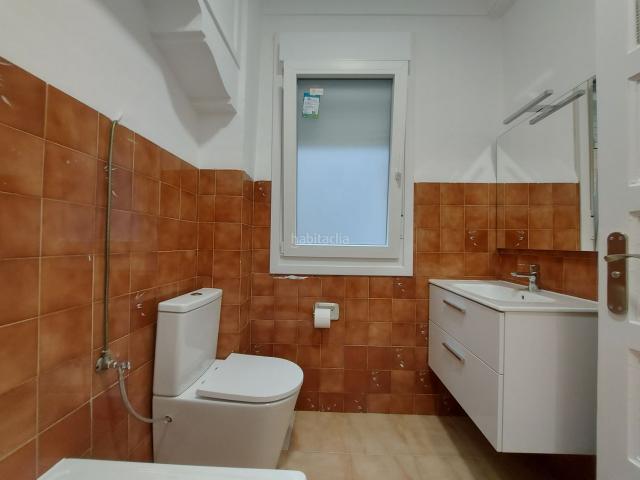 Piso en venta en Logroño, Residencia. Vivienda con encanto en el centro. Logroño. Reformada. Exterior. Calefacción individual de gas. Zona de Lobete. Todos los servicio. Pisos.
