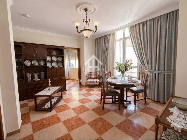 Piso en venta en Loja. Fantástico Piso de 3 dormitorios y terraza. Pisos.