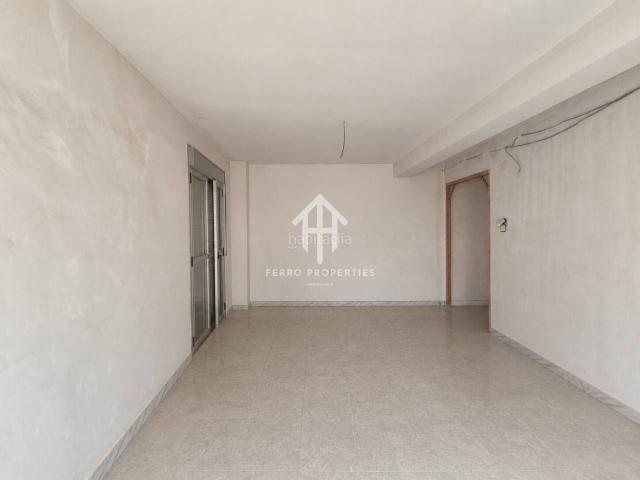 Piso en venta en Loja. Piso amplio en pleno centro de Loja con múltiples posibilidades. Pisos.