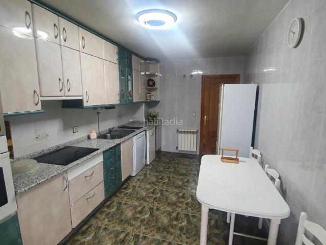 Piso en venta en Puente de Domingo Flórez. OPORTUNIDAD DE PISO AMPLIO Y LUMINOSO EN PUENTE DOMINGO FLOREZ. AMUEBLADO. Pisos Puente de Domingo.