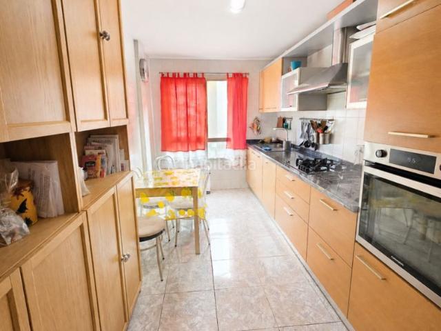 Piso en venta en Puerto del Rosario, Fabelo. Piso de 3 dorm, 2 baños, garaje doble y azotea privada de 63m² con gran potencial. Pisos Puerto del.