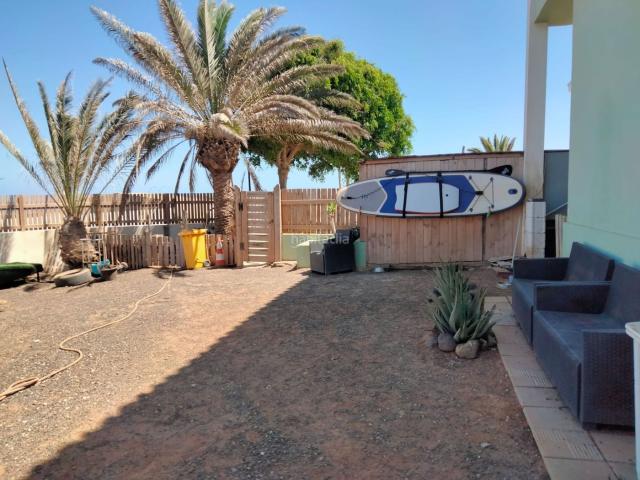 Piso en venta en Puerto del Rosario, Playa Blanca Los Pozos. Amplia Casa de 3 Dormitorios con Espectaculares Vistas al Mar, Gran Jardín y Amplio Patio en Playa Blanca. Pisos Puerto del.