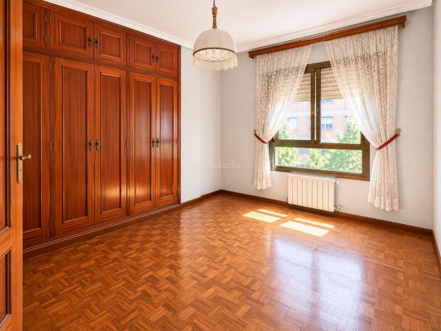Piso en venta en Puertollano, Centro. Piso en venta de 4 dormitorios en Paseo San Gregorio. Pisos.