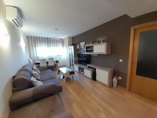 Piso en venta en Puertollano, El Poblado Abulagar. PISO CON GARAJE Y TRASTERO CALLE LANZAROTE PARA ENTRAR A VIVIR. Pisos.