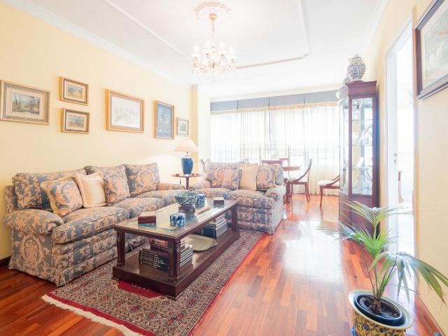 Piso en venta en Palmas de Gran Canaria Las, Altavista Don Zoilo. Piso en venta en la Avenida de Escaleritas. Pisos Palmas de Gran Canaria.