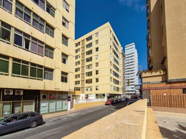 Piso en venta en Palmas de Gran Canaria Las, Guanarteme. EXCLUSIVO PISO EN RESIDENCIAL LA MANZANA GUANARTEME CON PISCINA. Pisos Palmas de Gran Canaria.