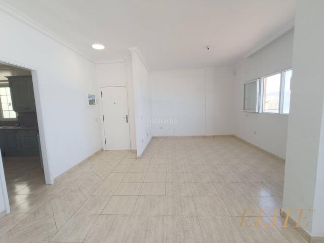Piso en venta en Palmas de Gran Canaria Las, Guanarteme. Piso en primera línea de Las Canteras con garaje incluido. Pisos Palmas de Gran Canaria.