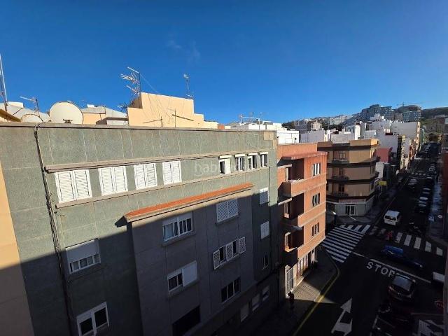 Piso en venta en Palmas de Gran Canaria Las, Guanarteme. Tu hogar junto a Las Canteras! Luminoso piso de 3 habitaciones en Calle Vergara. Pisos Palmas de Gran Canaria.