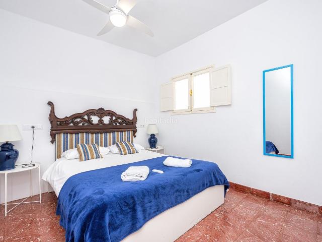 Piso en venta en Palmas de Gran Canaria Las, Santa Catalina Canteras. Amplia vivienda de 4 dormitorios a escasos metros de la Playa de Las Canteras. Pisos Palmas de Gran Canaria.