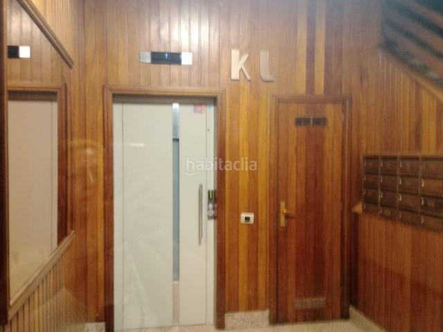 Piso en venta en Palmas de Gran Canaria Las, Santa Catalina Canteras. Amplio piso situado en la principal arteria comercial y de servicios de la ciudad. Pisos Palmas de Gran Canaria.