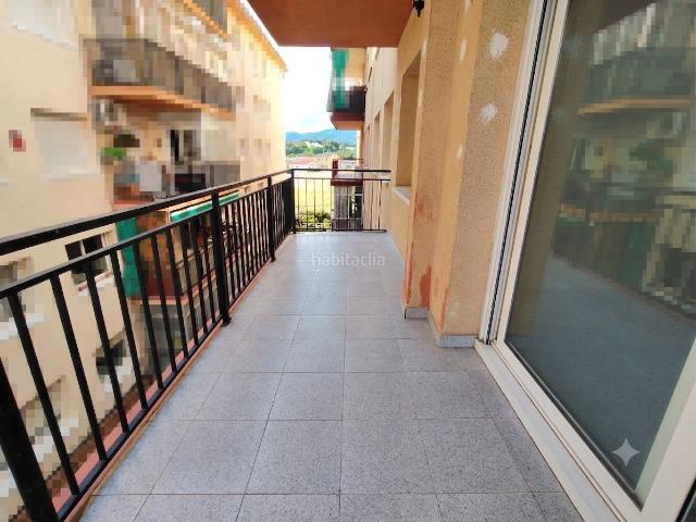 Piso en venta en Palau solità i Plegamans. Piso de 3 hab. y 1 baño en Palau solità i Plegamans Ascensor. Pisos Palau solità i.