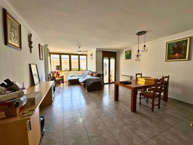 Piso en venta en Palamós, Avinguda Catalunya Costa Brava. Amplio piso de 101m2 con ascensor. Pisos.