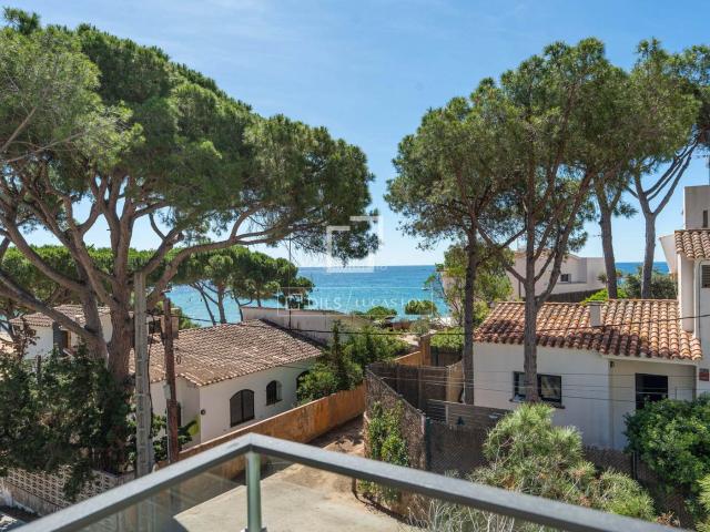 Piso en venta en Palamós, La Fosca Cala Margarida Costa Brava. Piso Obra nueva de 2 dormitorios con 8m terraza en venta en Palamós, Costa Brava. Pisos.