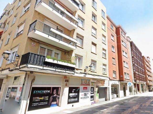 Piso en venta en Palencia, Centro. Piso en venta en Catedral, 4 dormitorios. Pisos.