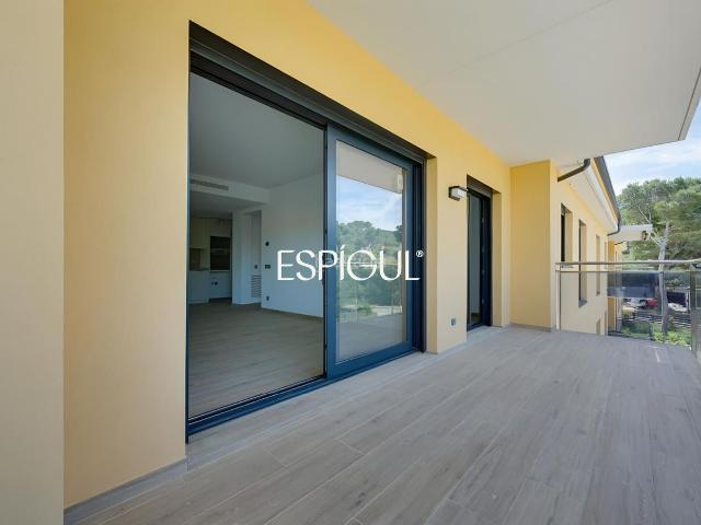 Piso en venta en Pals Costa Brava. Piso en la Costa Brava y piscina comunitaria. Pisos.