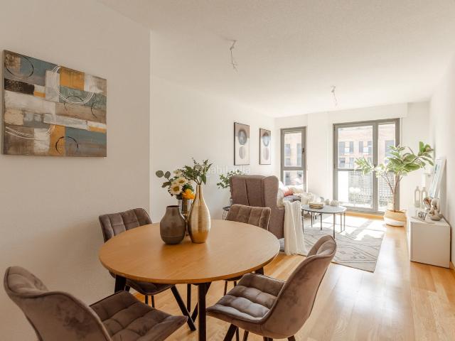 Piso en venta en Pamplona Iruña, Buztintxuri. Piso a estrenar con excelente distribución y mucha luz natural. Pisos Pamplona.