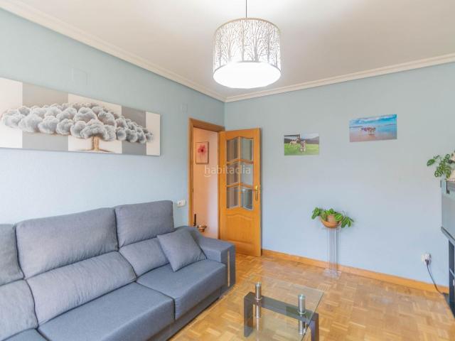 Piso en venta en Pamplona Iruña, Chantrea. Luminosa vivienda en Chantrea de 3 habitaciones, lista para entrar y a un paso del Paseo del Arga. Pisos Pamplona.