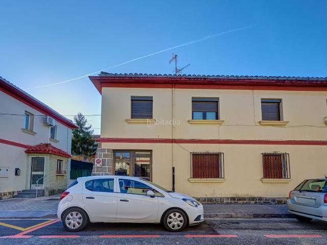 Piso en venta en Pamplona Iruña, Chantrea. PISO ALTO EN LA CHANTREA CON GARAJE Y PATIO. Pisos Pamplona.