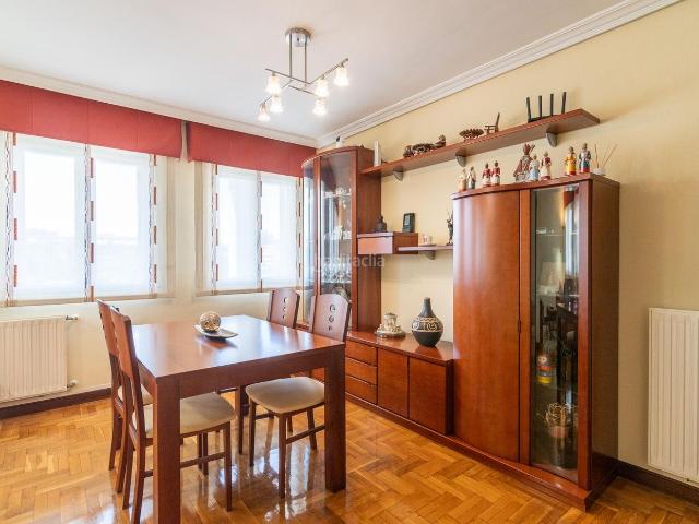 Piso en venta en Pamplona Iruña, San Jorge. AMPLITUD, LUZ Y 4 HABITACIONES EN PASEO SANDUA LISTA PARA ENTRAR A VIVIR. Pisos Pamplona.