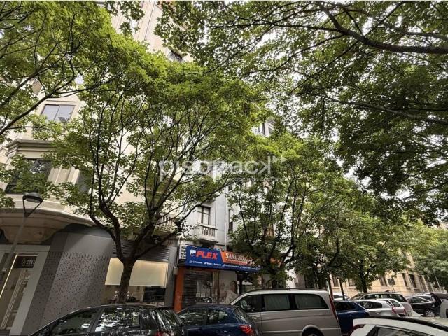 Piso en venta en Pamplona Iruña, Segundo Ensanche. SE VENDE PISO MUY CENTRICO EN CALLE SANGUESA AL LADO DE LA PLAZA PRINCIPE DE VIANA. Pisos Pamplona.