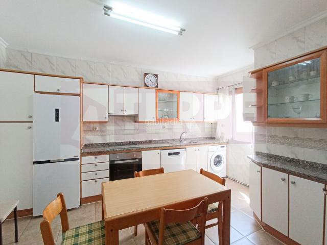 Piso en venta en Pasaia. VIVIENDA MUY AMPLIA, A REFORMAR, TOTALMENTE EXTERIOR Y LUMINOSA EN PLENO CENTRO DE PASAIANTXO. Pisos.