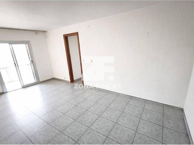 Piso en venta en pasaje Tarragona, Santa Coloma de Gramanet, de 63 m² 3 habitaciones por 200.000