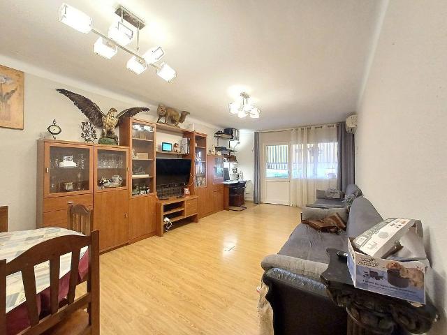 Piso en venta en pasaje Albert Moliner, Vilafranca del Penedès, de 90 m² 4 habitaciones por 170.000