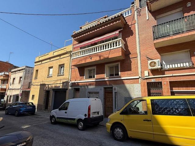 Piso en venta en pasaje Bonavista, Badalona, de 87 m² 3 habitaciones por 149.000
