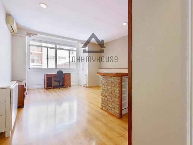 Piso en venta en pasaje De Vintró, Barcelona, de 57 m² 2 habitaciones por 300.000