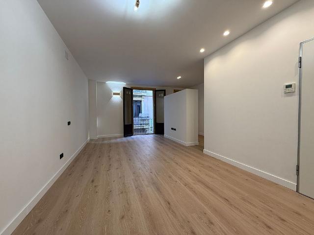 Piso en venta en pasaje De Gaiolà, Barcelona, de 74 m² 2 habitaciones por 479.000