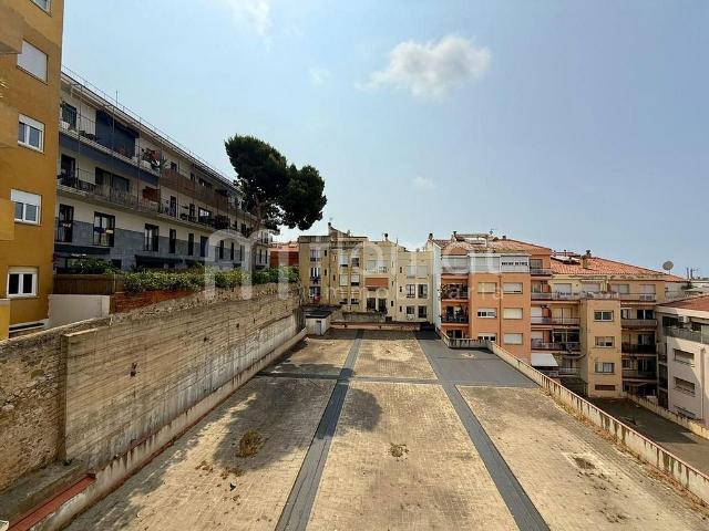 Piso en venta en pasaje De Garcia i Robles, Barcelona, de 75 m² 4 habitaciones por 330.000