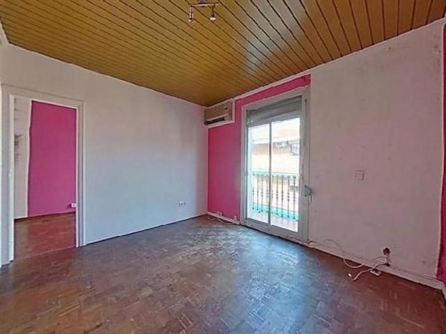 Piso en venta en pasaje De la Canadenca, Barcelona, de 73 m² 4 habitaciones por 226.430