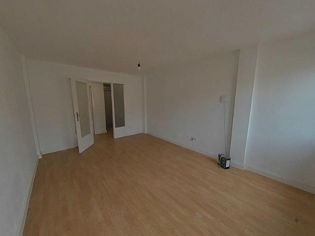 Piso en venta en pasaje De Ramon Llull, Santa Perpètua de Mogoda, de 58 m² 2 habitaciones por 176.000