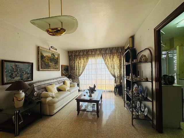 Piso en venta en pasaje Riu Llobregat, Badalona, de 85 m² 3 habitaciones por 280.000