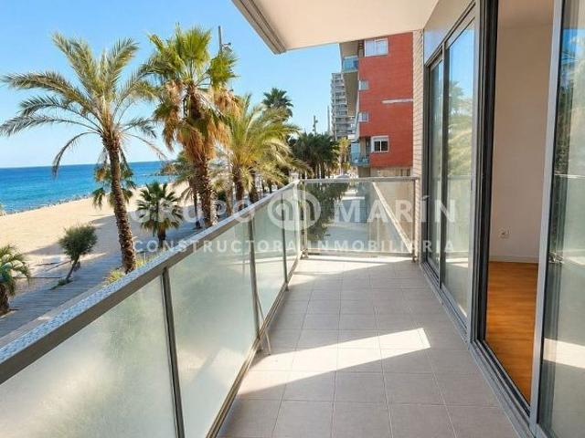 Piso en venta en paseo Marítim, Badalona, de 74 m² 2 habitaciones por 510.000